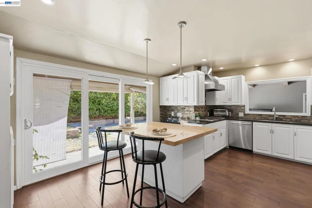200 Greenwich Ln Modesto, CA 95350