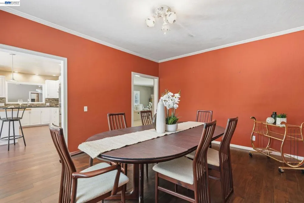 200 Greenwich Ln Modesto, CA 95350