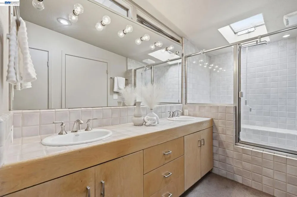 200 Greenwich Ln Modesto, CA 95350