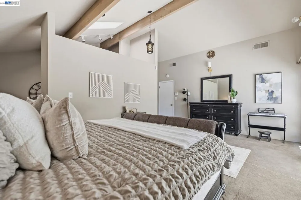 200 Greenwich Ln Modesto, CA 95350