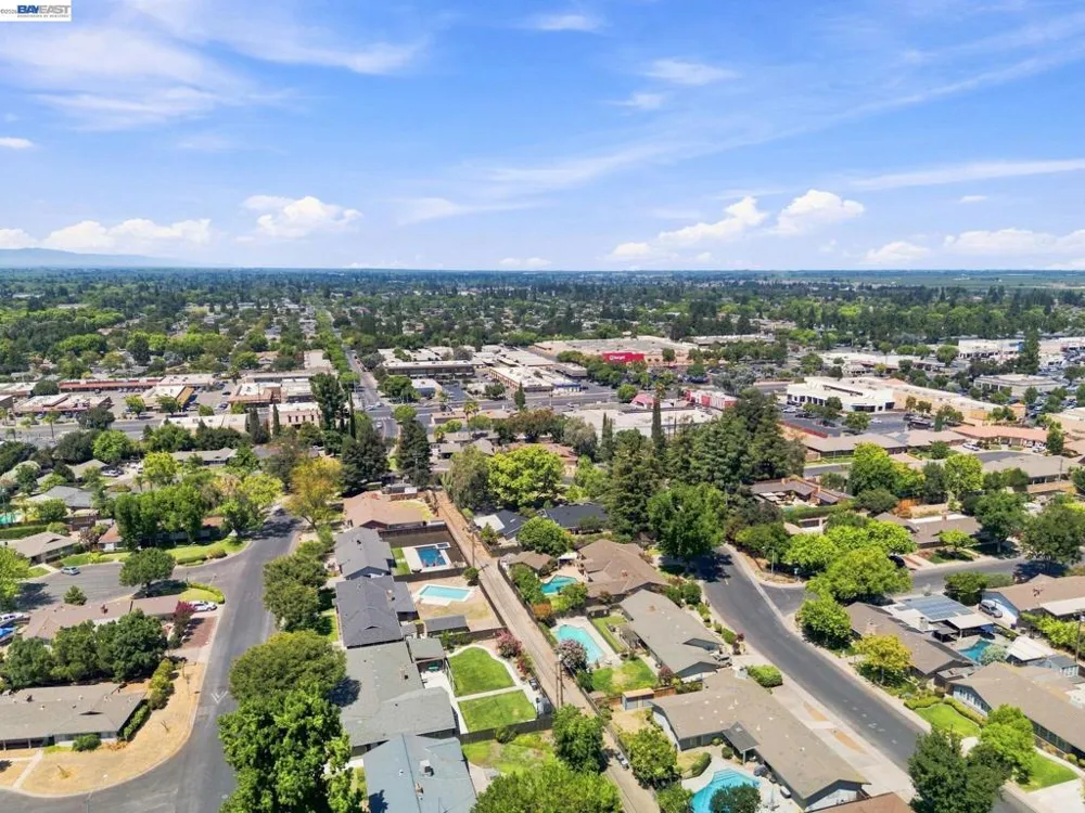 200 Greenwich Ln Modesto, CA 95350