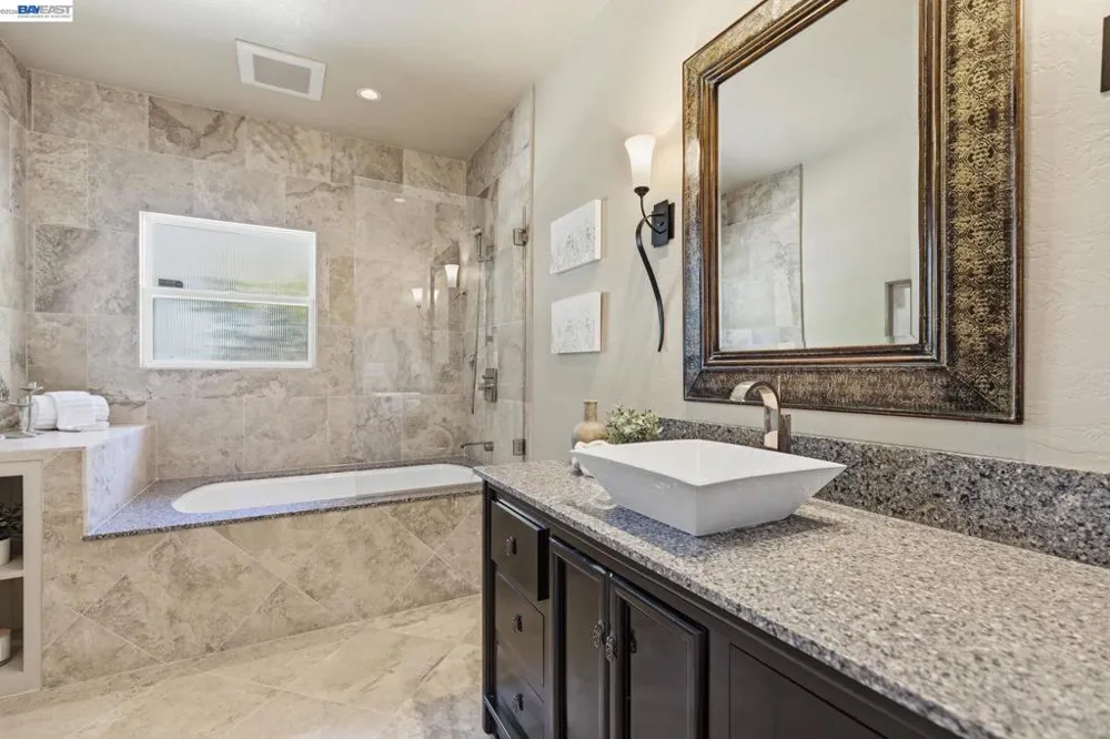 200 Greenwich Ln Modesto, CA 95350