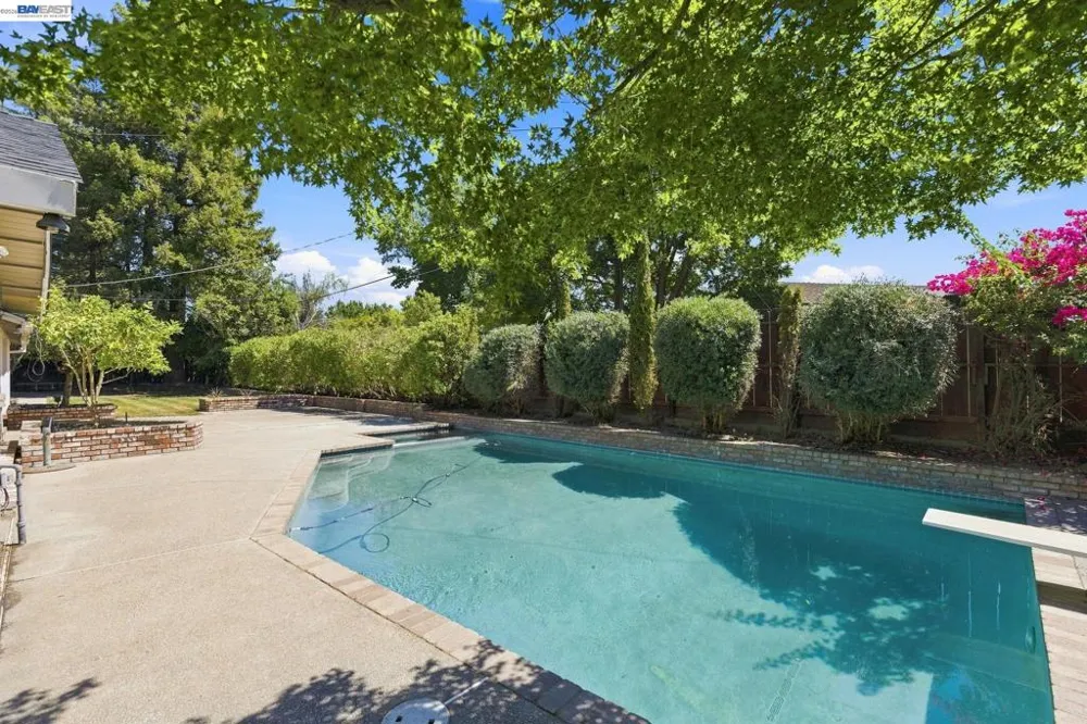 200 Greenwich Ln Modesto, CA 95350