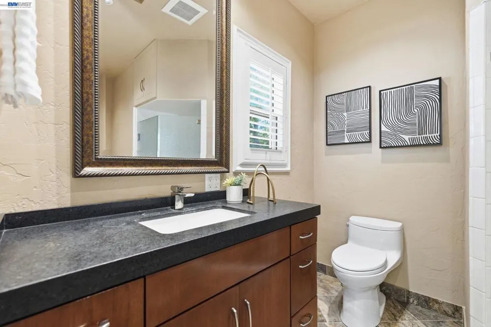 200 Greenwich Ln Modesto, CA 95350