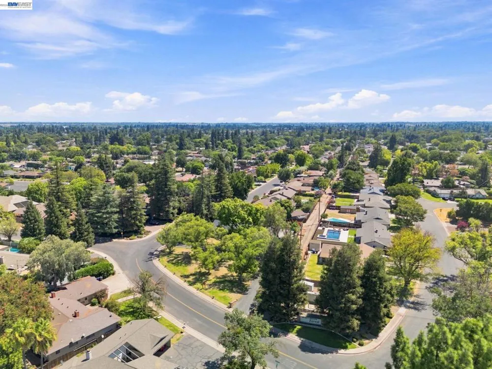 200 Greenwich Ln Modesto, CA 95350