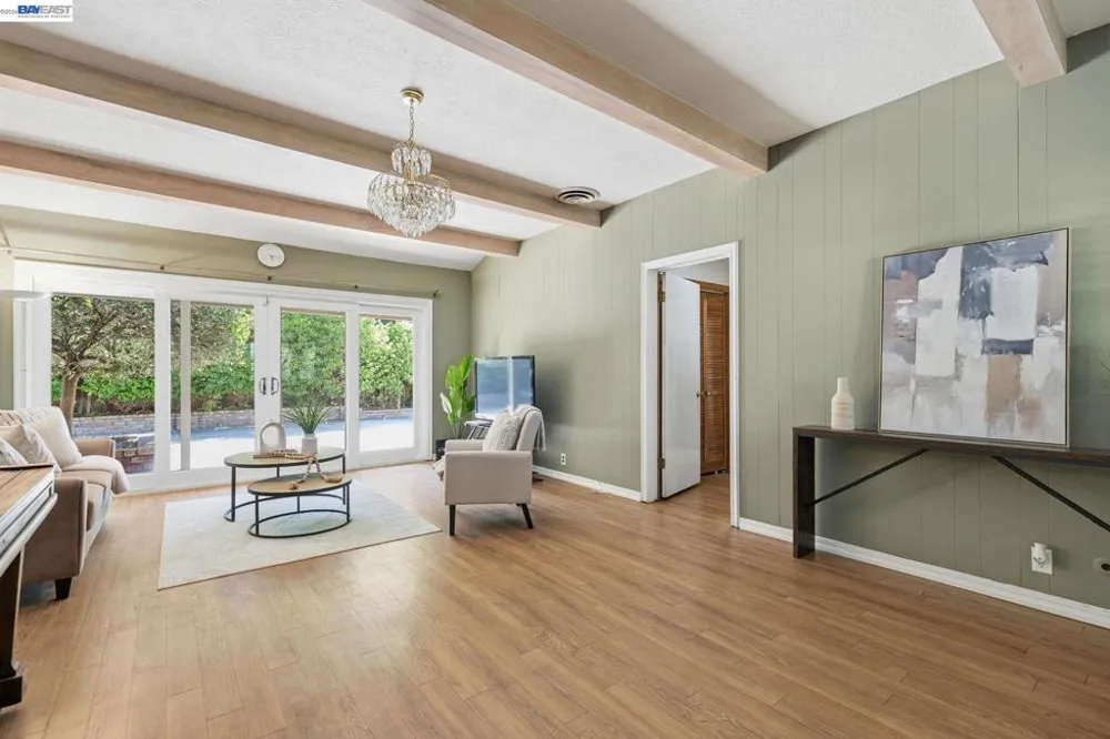200 Greenwich Ln Modesto, CA 95350