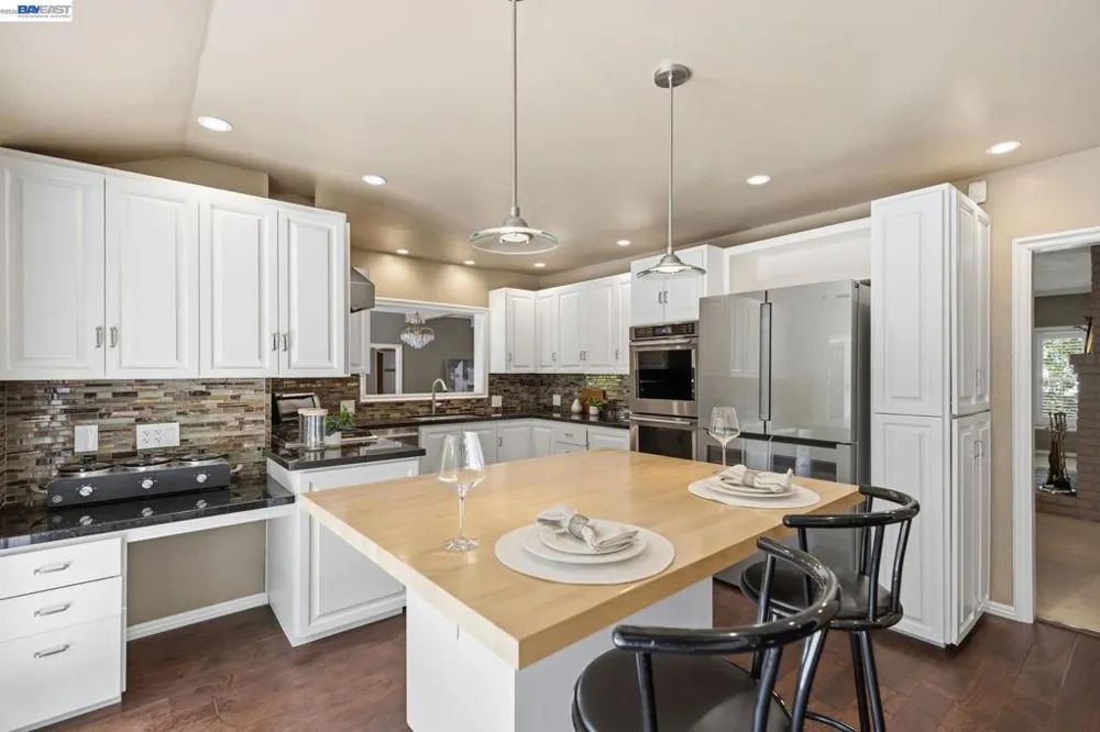 200 Greenwich Ln Modesto, CA 95350