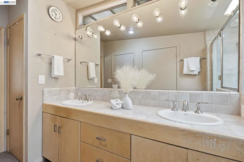 200 Greenwich Ln Modesto, CA 95350