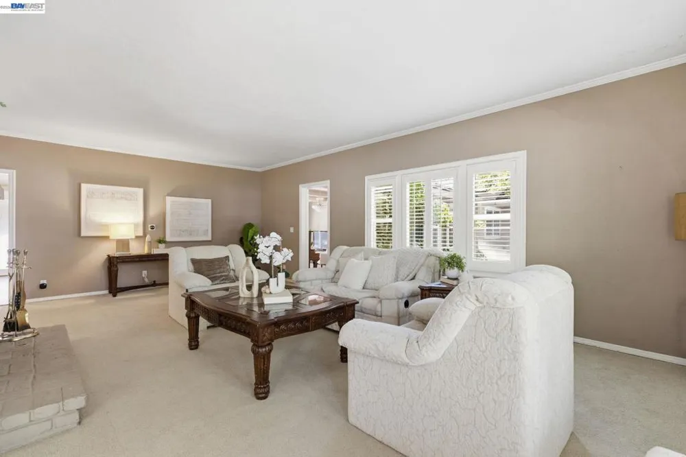 200 Greenwich Ln Modesto, CA 95350