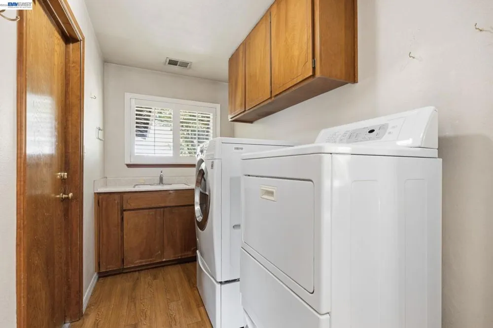 200 Greenwich Ln Modesto, CA 95350