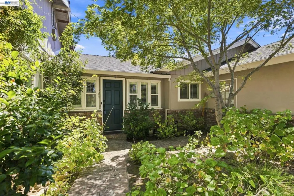 200 Greenwich Ln Modesto, CA 95350