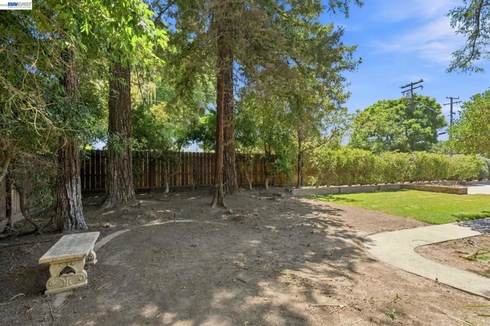 200 Greenwich Ln Modesto, CA 95350