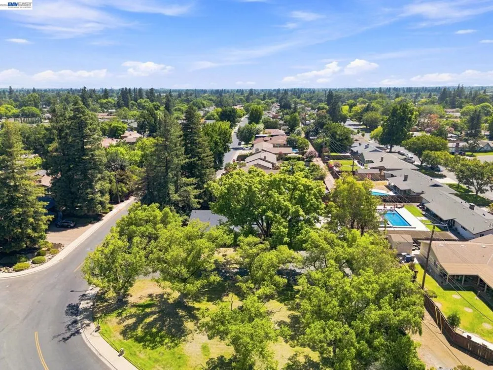 200 Greenwich Ln Modesto, CA 95350