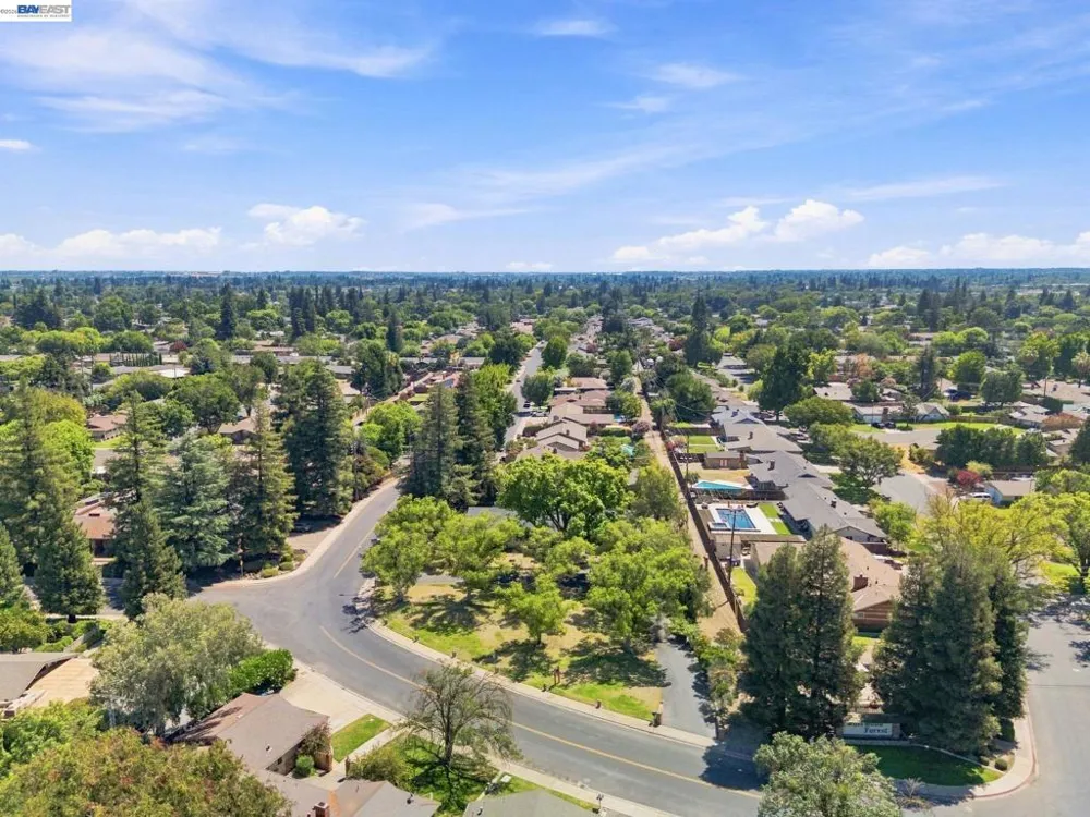 200 Greenwich Ln Modesto, CA 95350