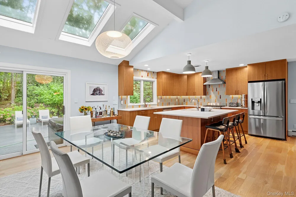 2723 Deerfield Road Southampton, NY 11963