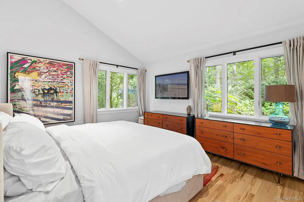 2723 Deerfield Road Southampton, NY 11963