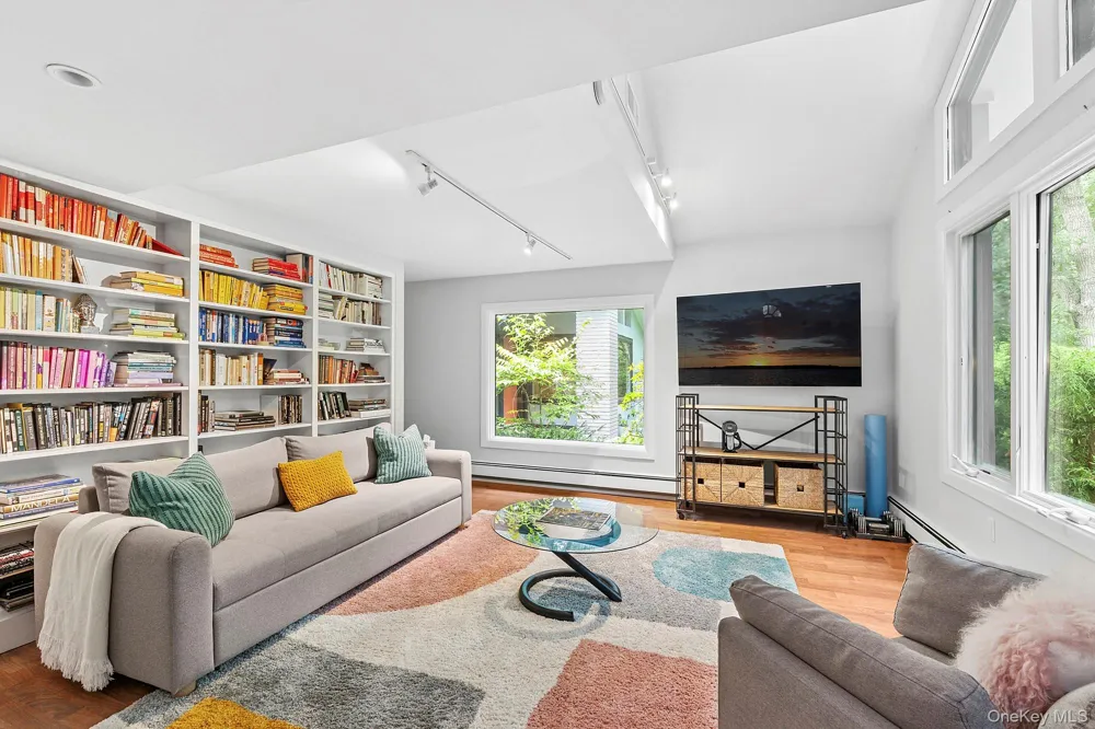 2723 Deerfield Road Southampton, NY 11963