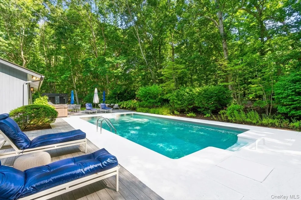 2723 Deerfield Road Southampton, NY 11963