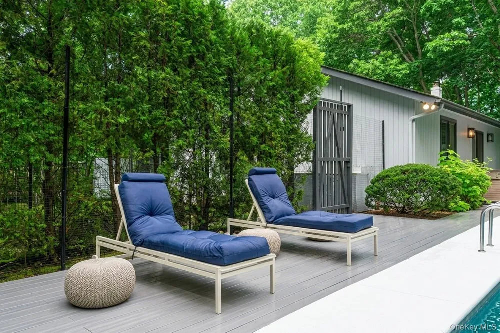 2723 Deerfield Road Southampton, NY 11963