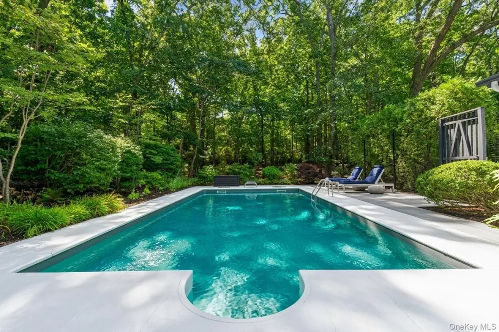 2723 Deerfield Road Southampton, NY 11963