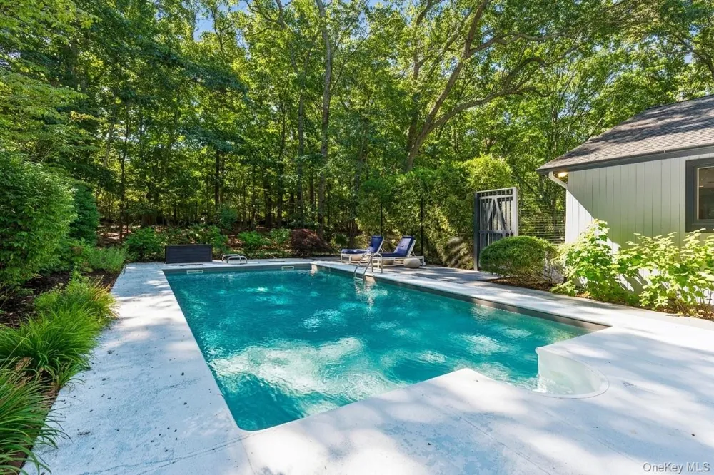2723 Deerfield Road Southampton, NY 11963