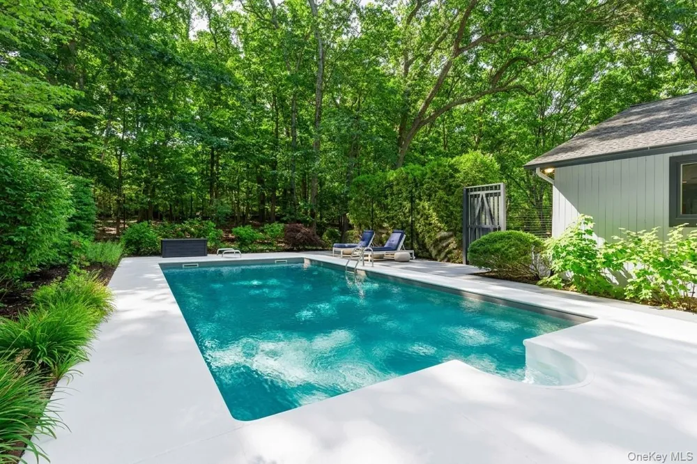 2723 Deerfield Road Southampton, NY 11963