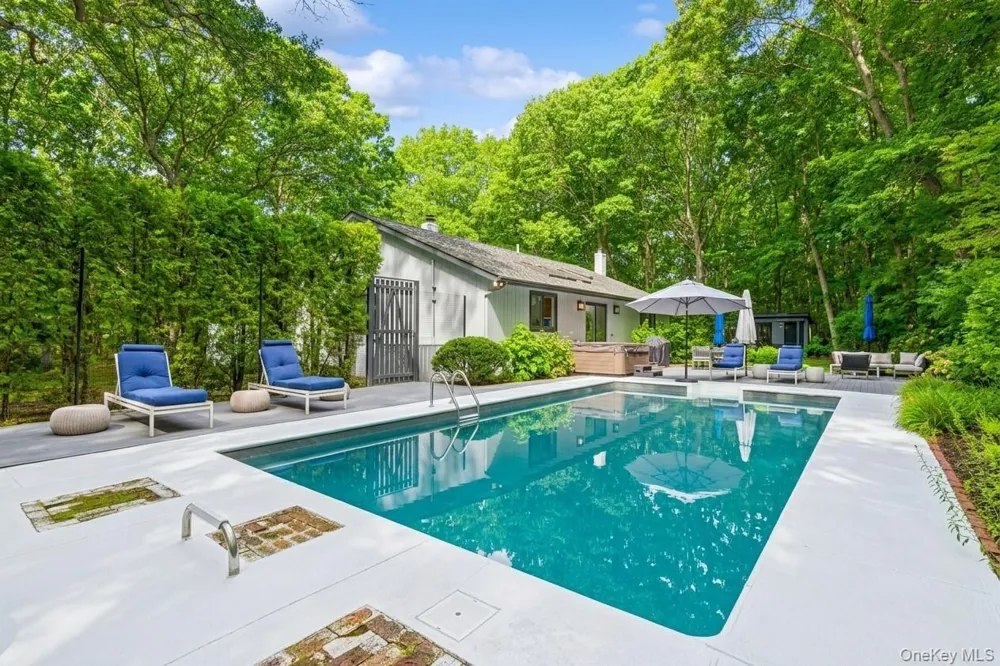 2723 Deerfield Road Southampton, NY 11963