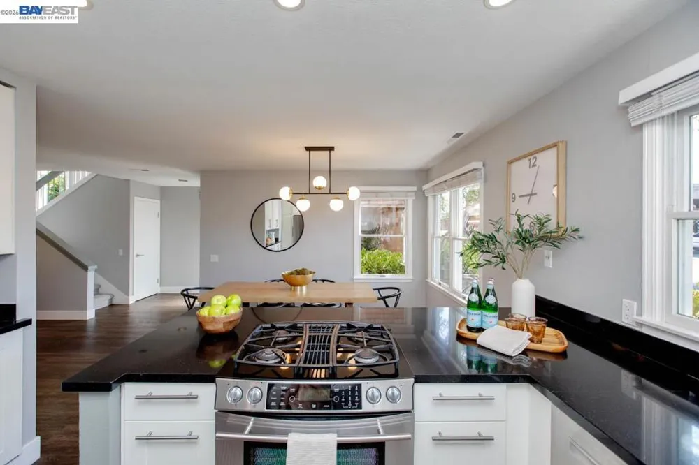 641 Centre Ct Alameda, CA 94502