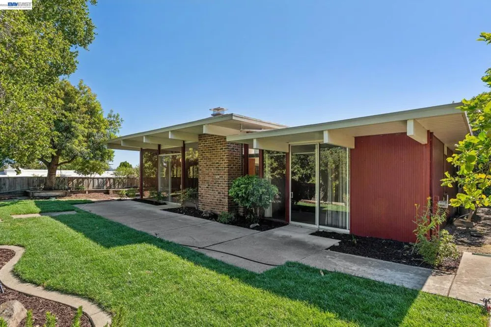 5427 Greenridge Rd Castro Valley, CA 94552