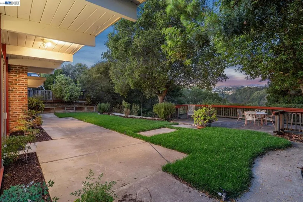 5427 Greenridge Rd Castro Valley, CA 94552