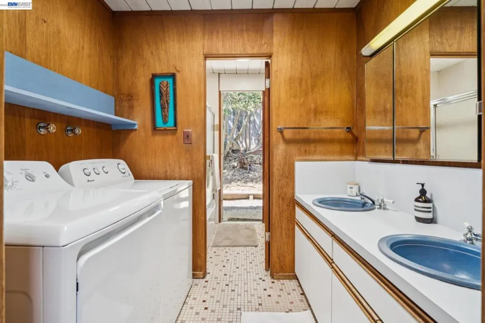 5427 Greenridge Rd Castro Valley, CA 94552