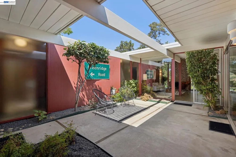 5427 Greenridge Rd Castro Valley, CA 94552