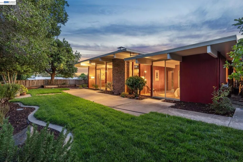 5427 Greenridge Rd Castro Valley, CA 94552