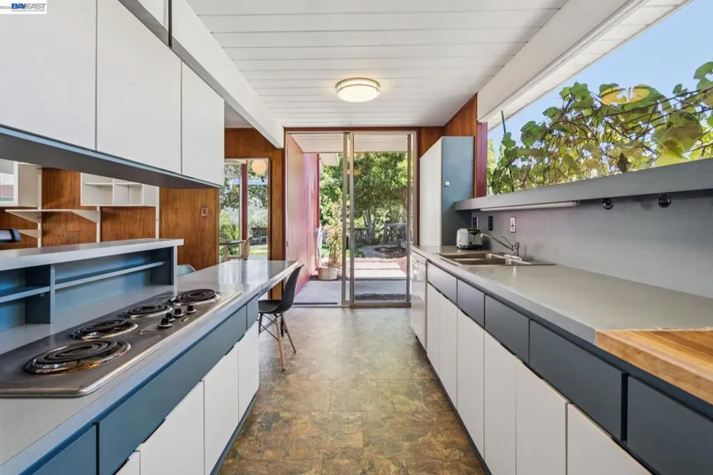 5427 Greenridge Rd Castro Valley, CA 94552