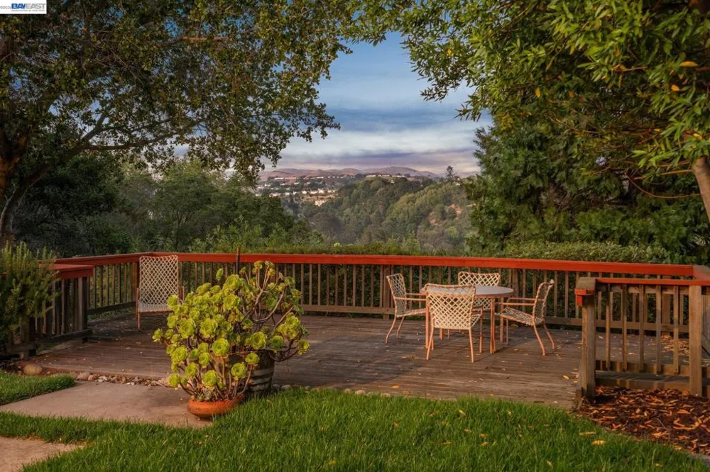 5427 Greenridge Rd Castro Valley, CA 94552