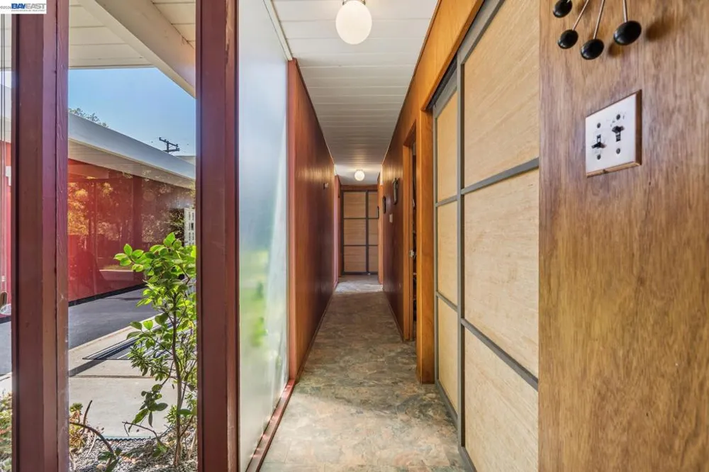 5427 Greenridge Rd Castro Valley, CA 94552