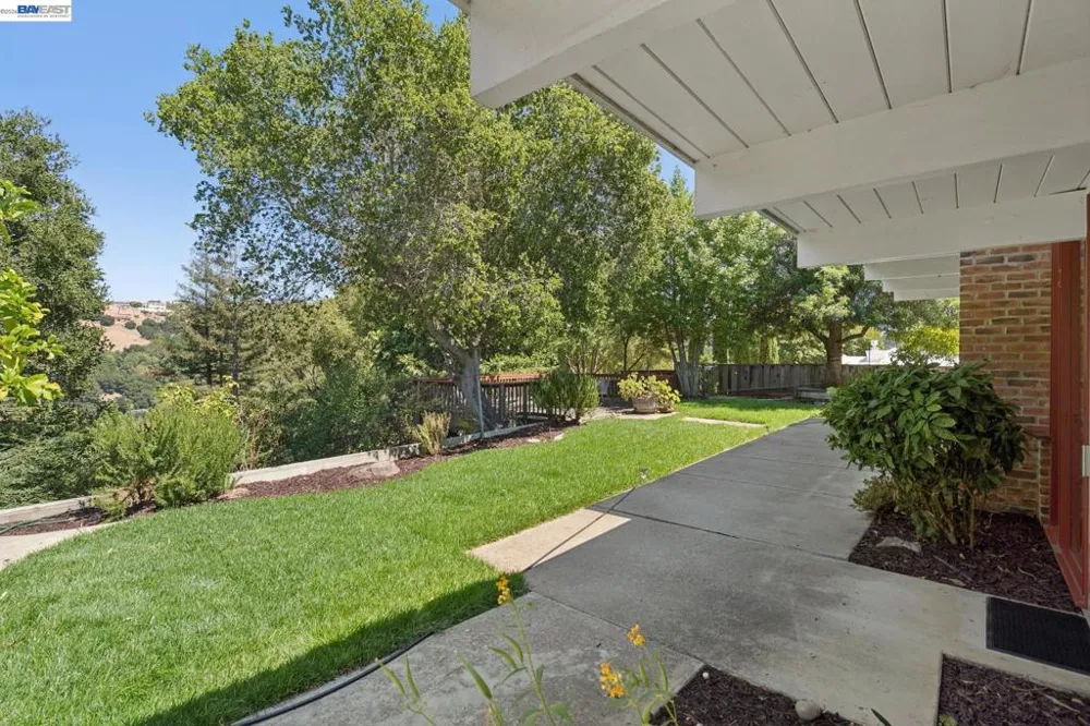 5427 Greenridge Rd Castro Valley, CA 94552
