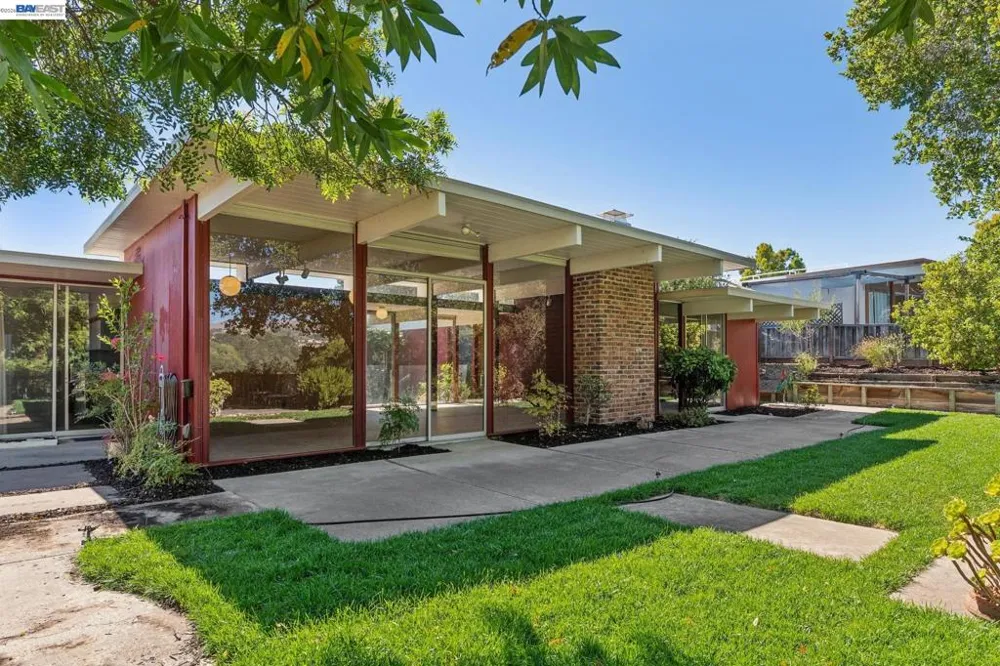 5427 Greenridge Rd Castro Valley, CA 94552