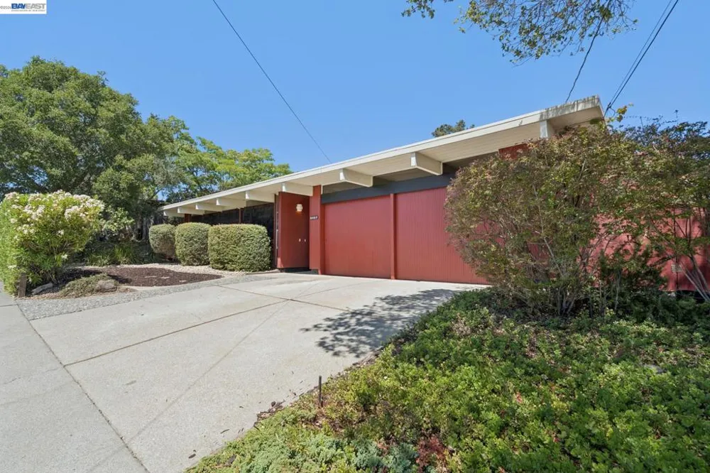 5427 Greenridge Rd Castro Valley, CA 94552