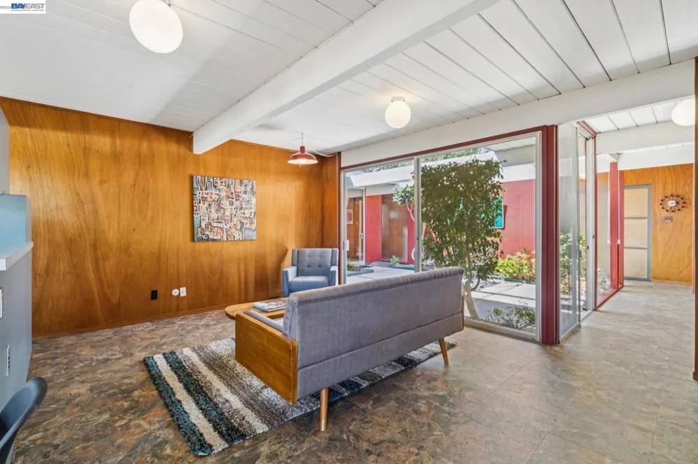 5427 Greenridge Rd Castro Valley, CA 94552