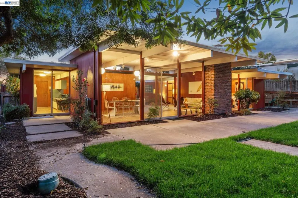 5427 Greenridge Rd Castro Valley, CA 94552