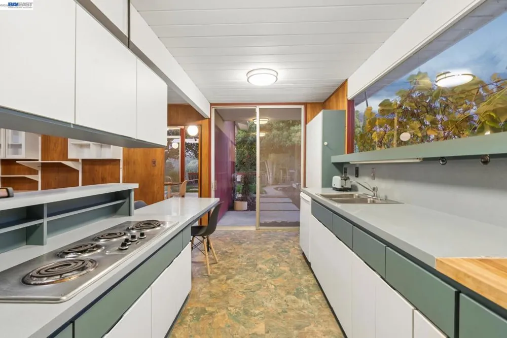 5427 Greenridge Rd Castro Valley, CA 94552