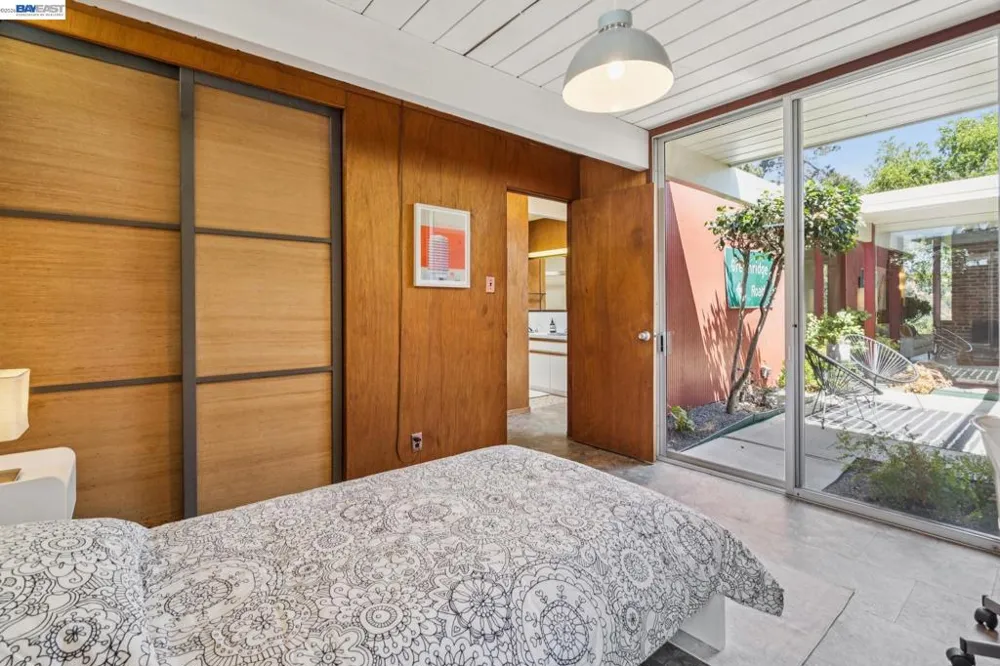 5427 Greenridge Rd Castro Valley, CA 94552
