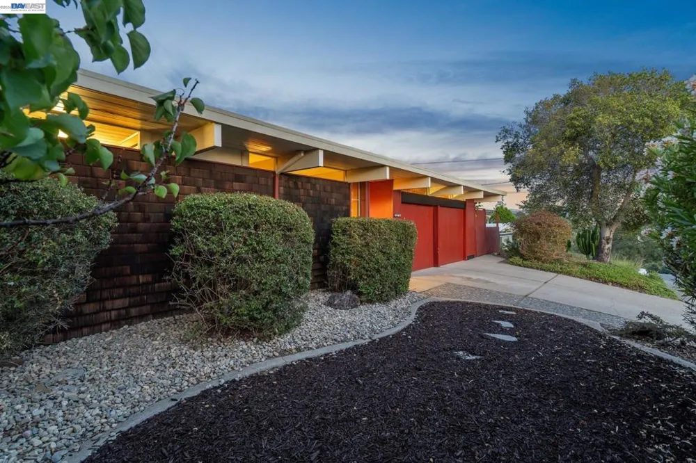 5427 Greenridge Rd Castro Valley, CA 94552