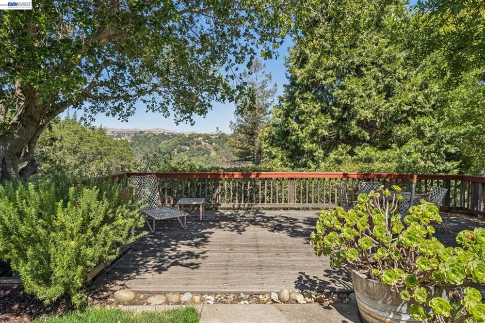 5427 Greenridge Rd Castro Valley, CA 94552