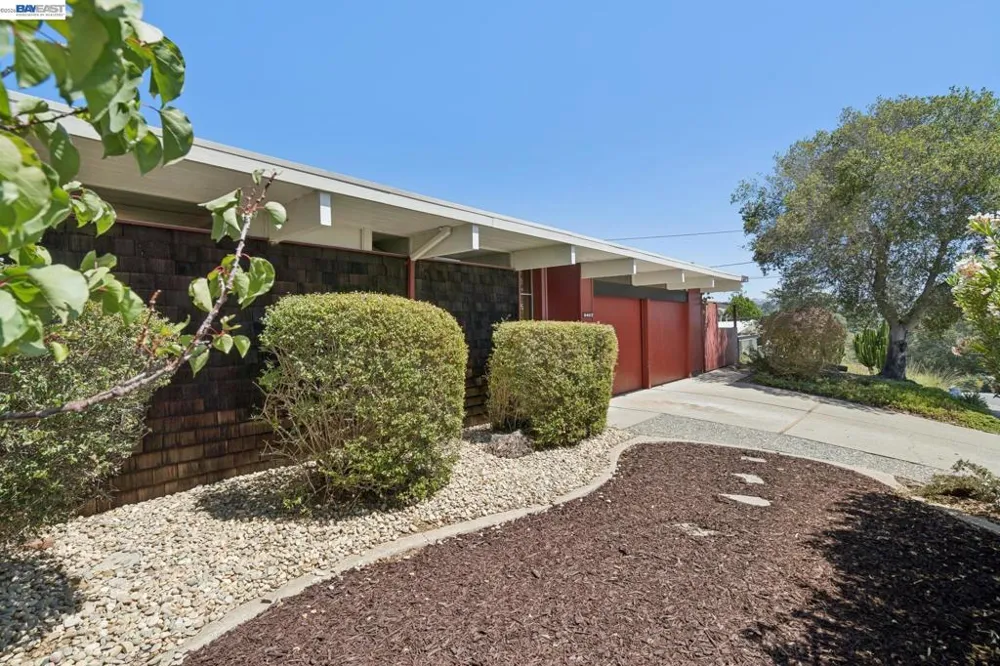 5427 Greenridge Rd Castro Valley, CA 94552