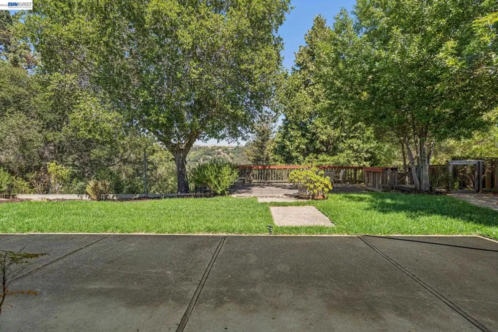5427 Greenridge Rd Castro Valley, CA 94552