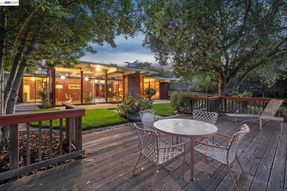 5427 Greenridge Rd Castro Valley, CA 94552
