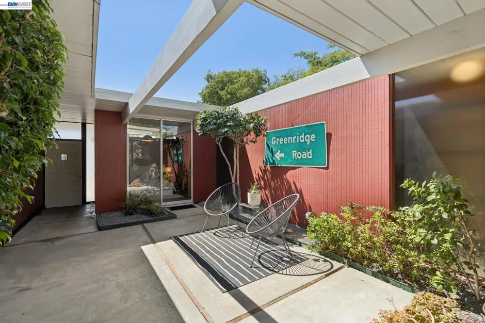 5427 Greenridge Rd Castro Valley, CA 94552