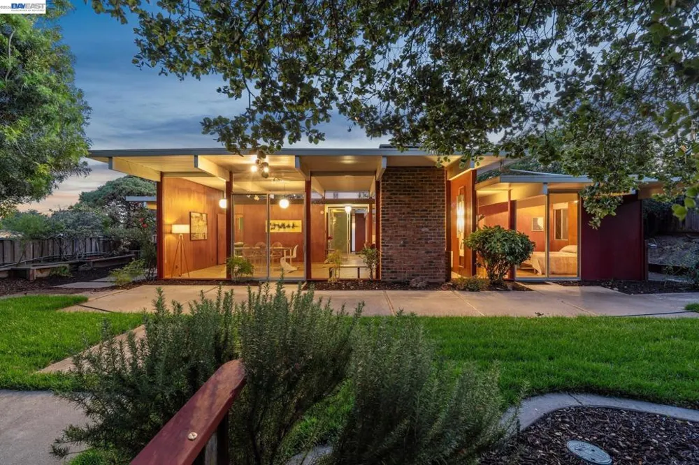 5427 Greenridge Rd Castro Valley, CA 94552